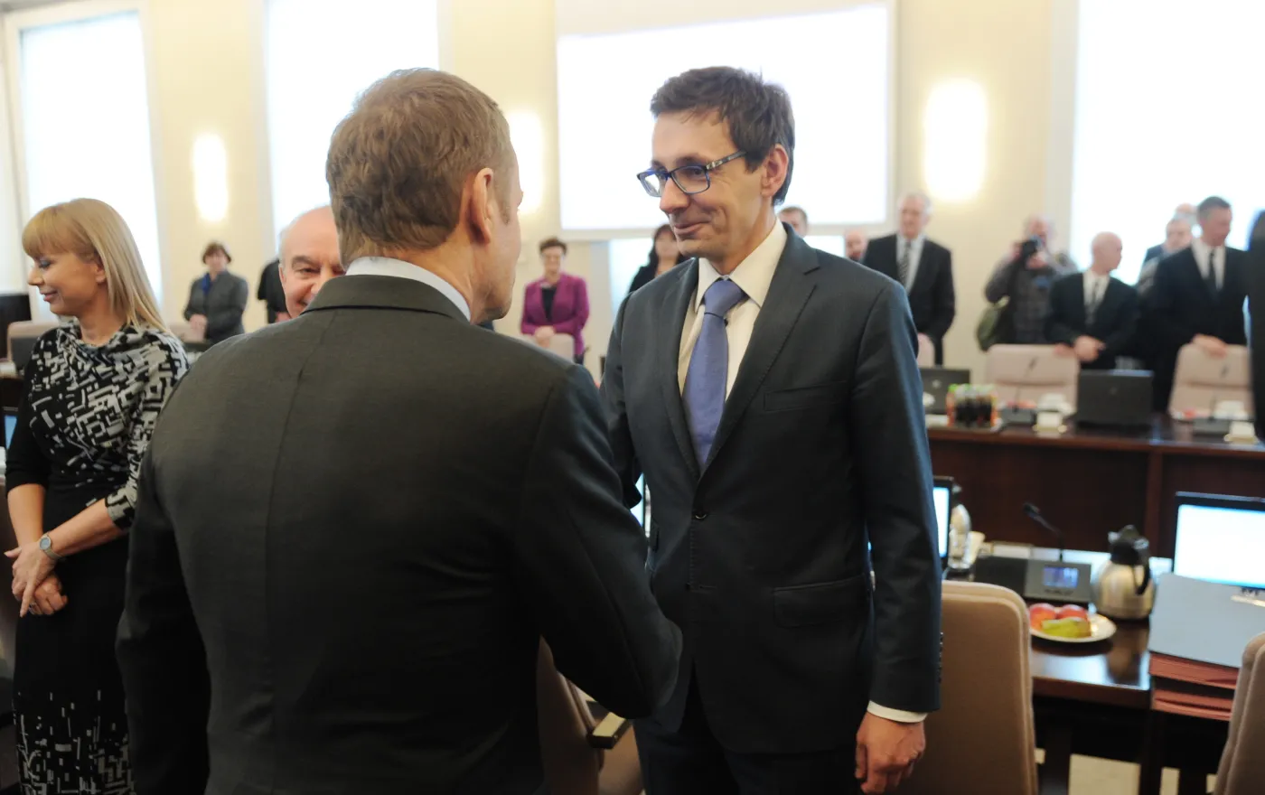 Ministrowie polityczni zamiast merytorycznych. Rekonstrukcja na raty?