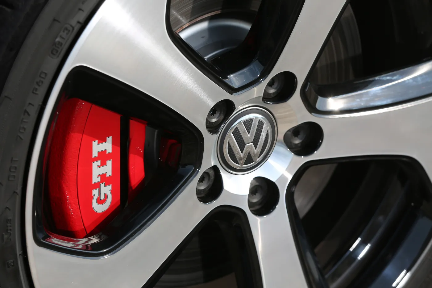 Hit Volkswagena przekroczył Odrę i... zaskoczył ceną! Nowy golf GTI i GTD już w Polsce