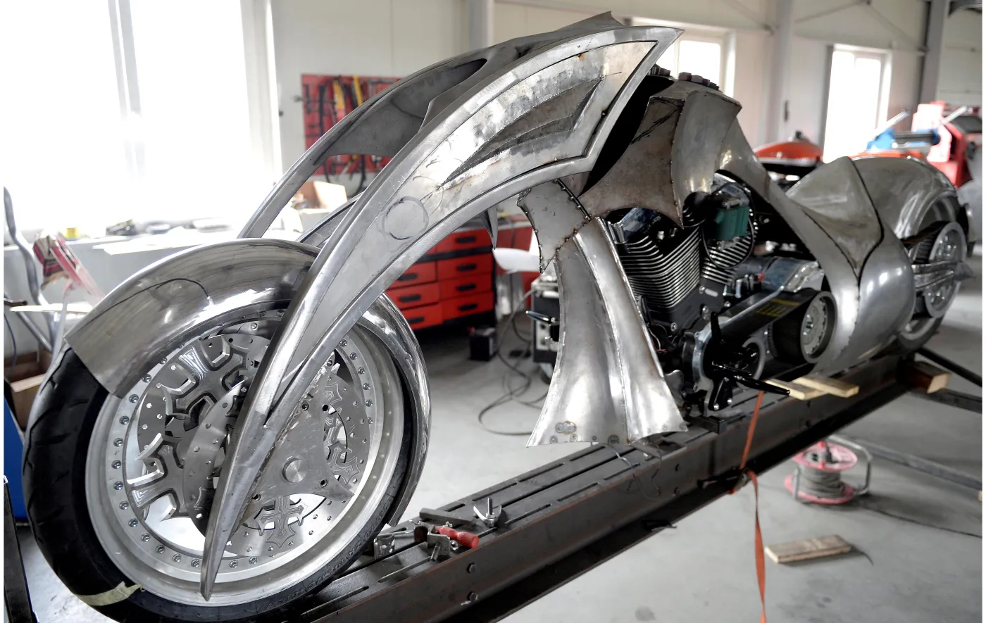 5013623-behemoth-bike-4.jpg