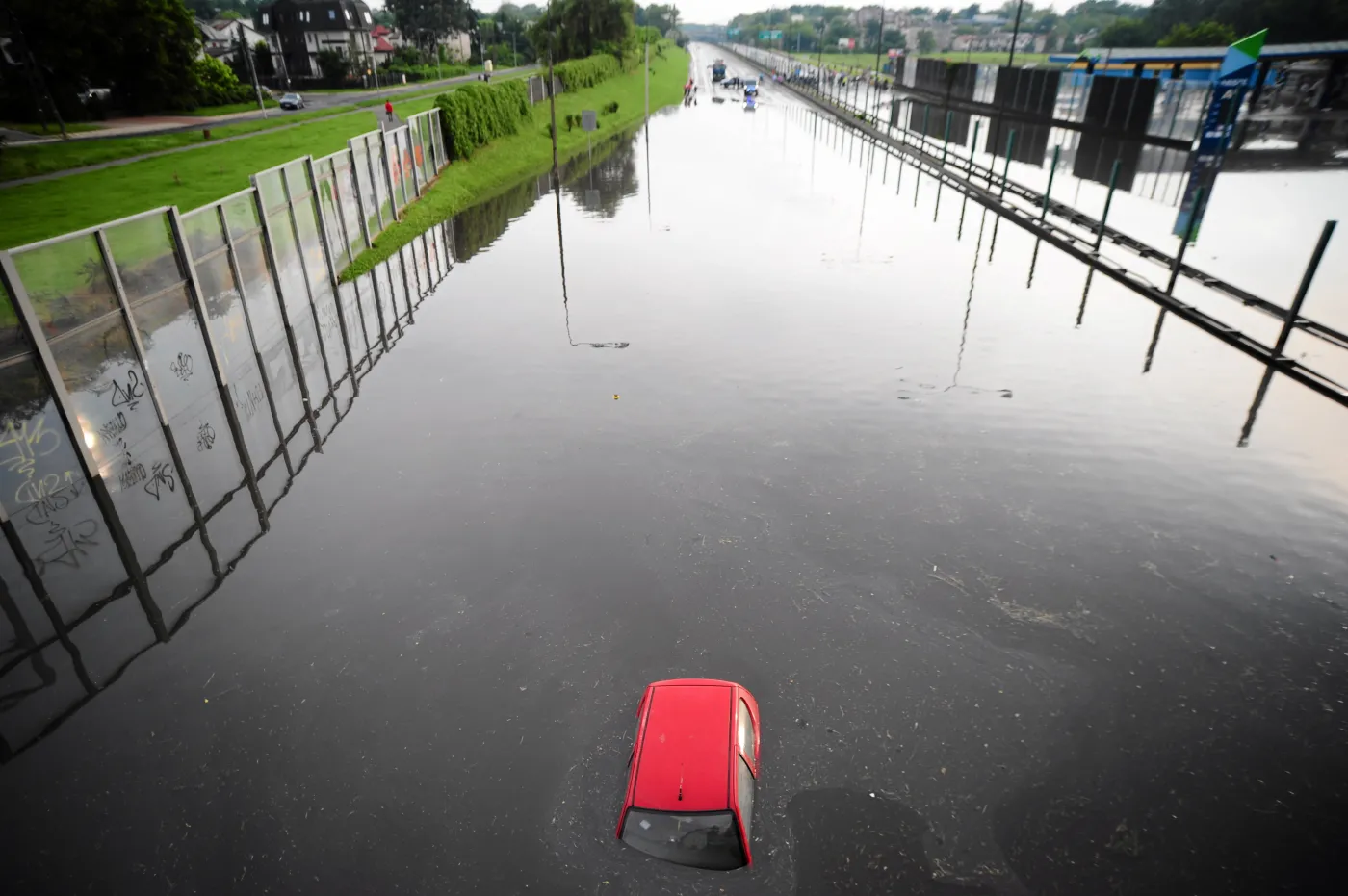 Woda zalała samochody. Kierowcy dostaną odszkodowanie?