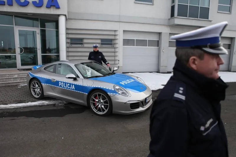 Porsche w barwach polskiej policji! Cała prawda o nowych zabawkach drogówki