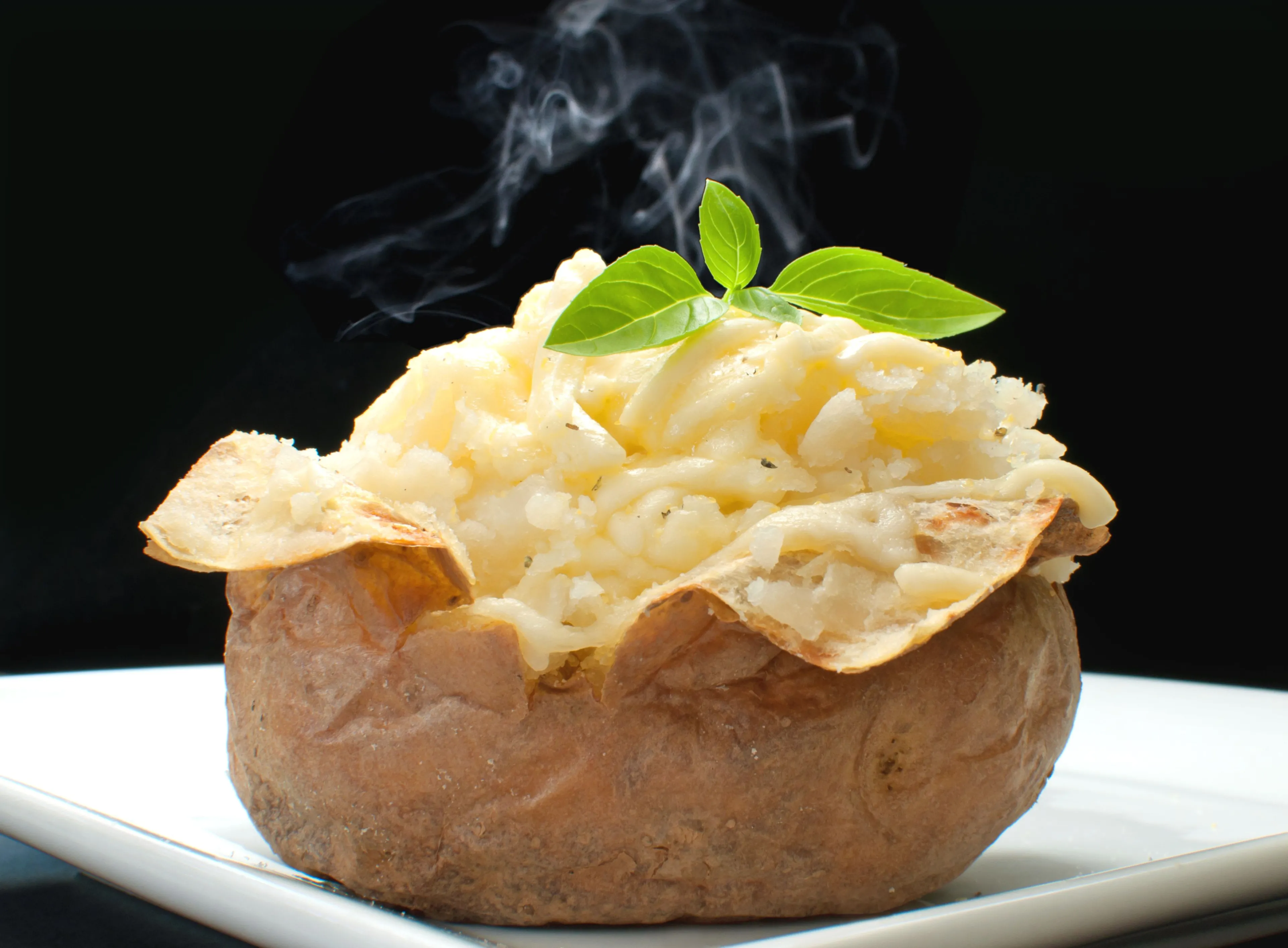 Ziemniaki z piekarnika jak z restauracji. Jeden prosty trik sprawi, iż będą obłędnie chrupiące