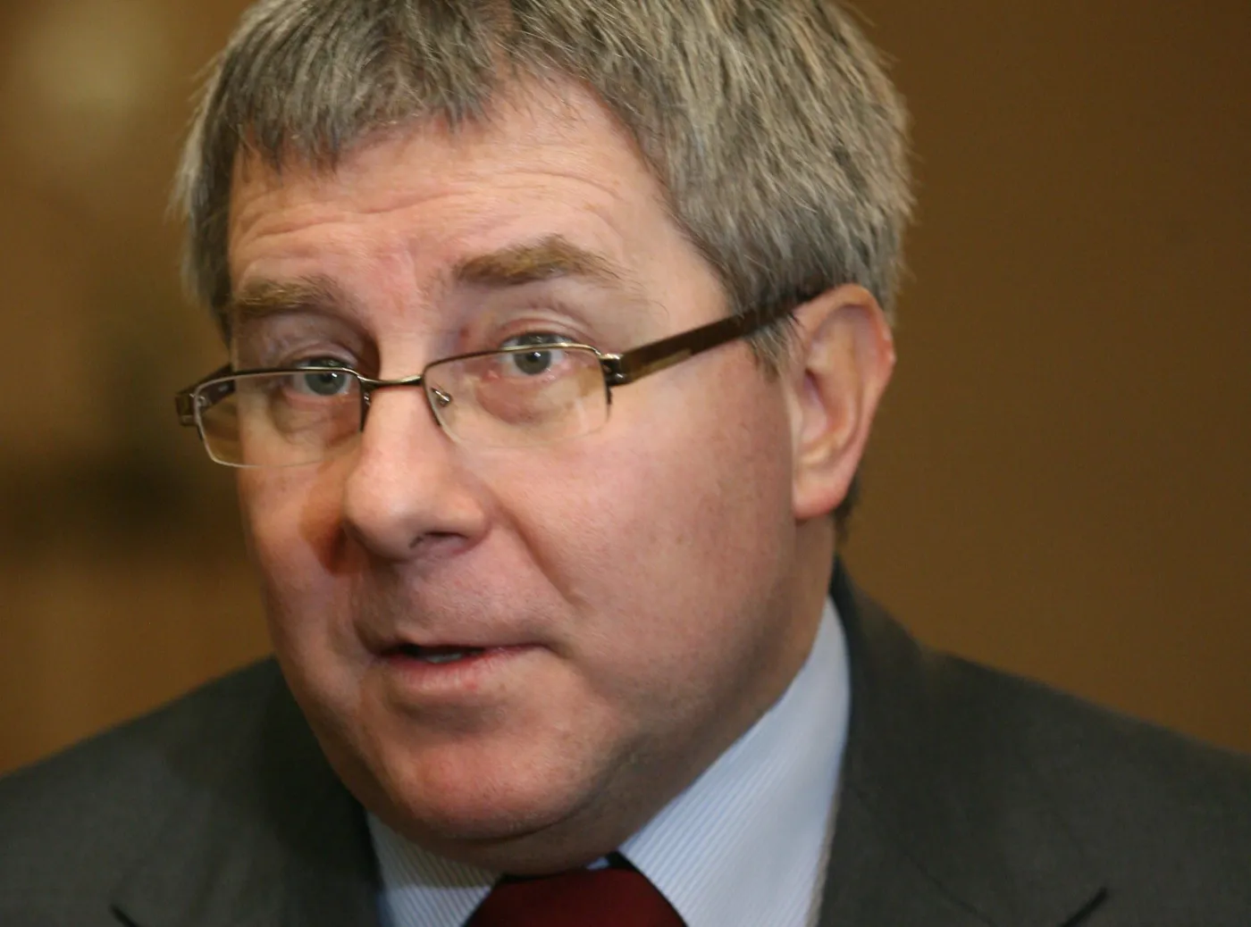 Czarnecki: Premier łamie prawo, zastrasza urzędników