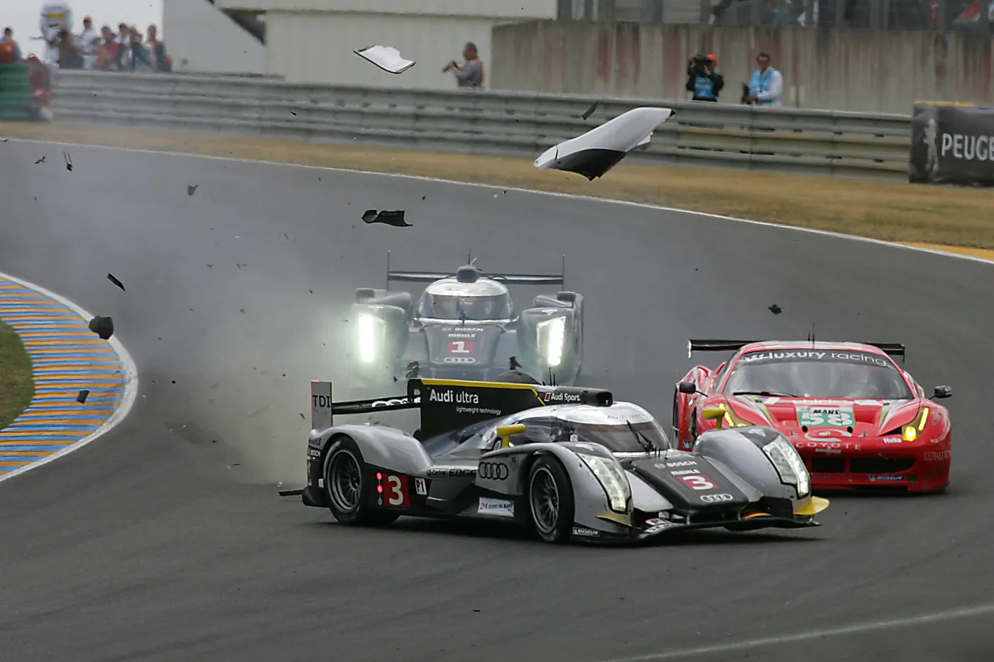 Wypadek na torze Le Mans: Allan Simonsen zmarł w szpitalu. WIDEO