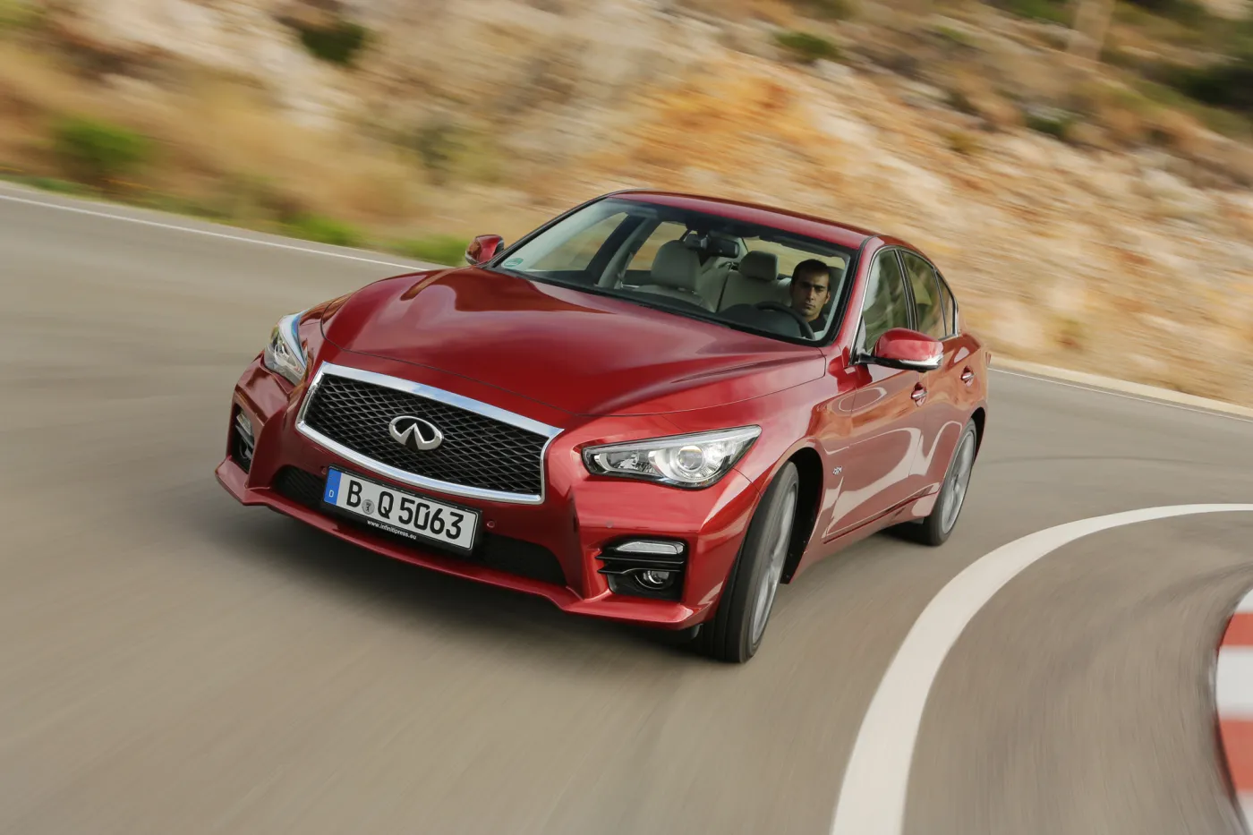 5564085-infiniti-q50-15.jpg