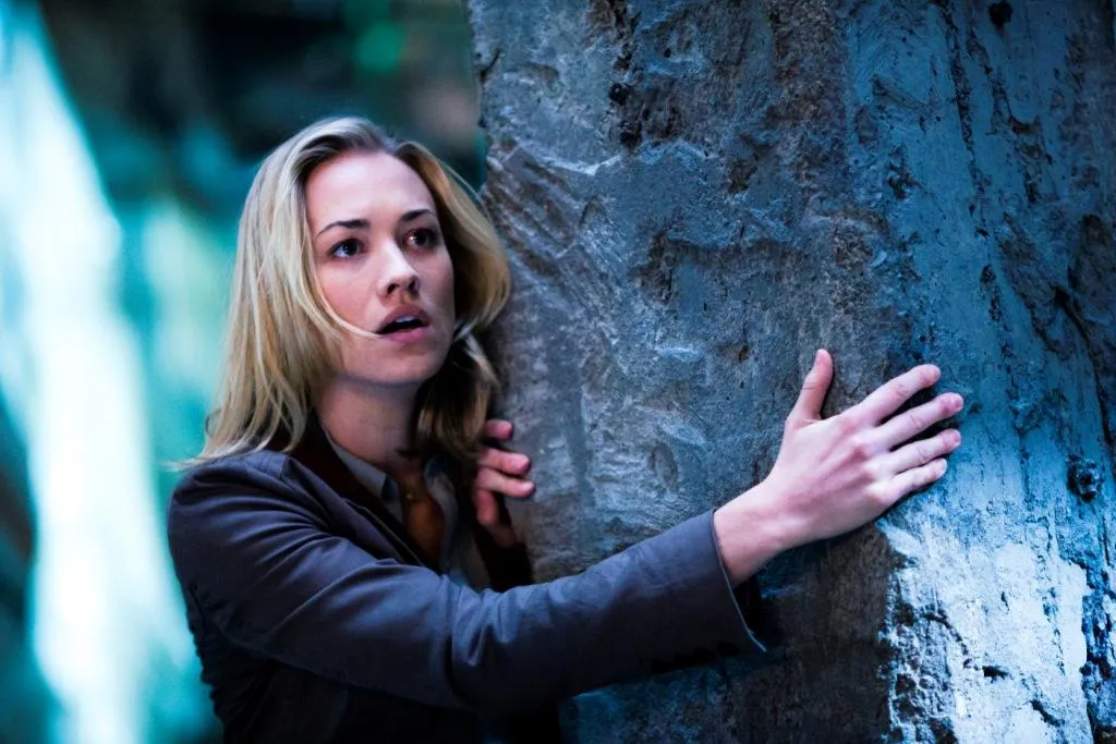 Dziewczyna Frankensteina mówi płynnie po polsku – oto piękna Yvonne Strahovski! [ZDJĘCIA]