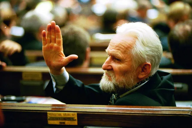 Kontrowersyjny poseł wraca do polityki. Gabriel Janowski chce do Europy