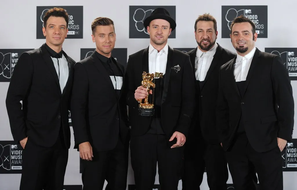 'N Sync znów razem – zobacz legendarny boysband w akcji!