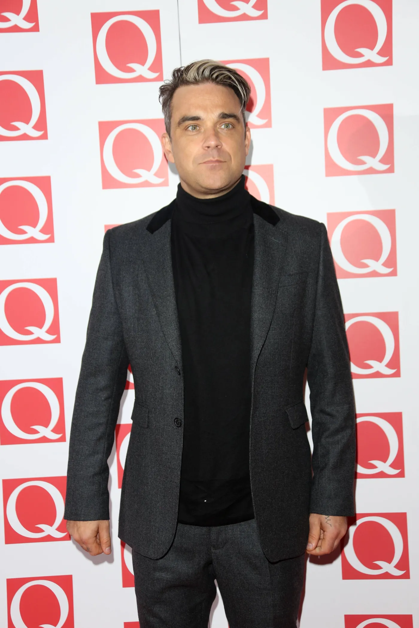 5548693-robbie-williams.jpg