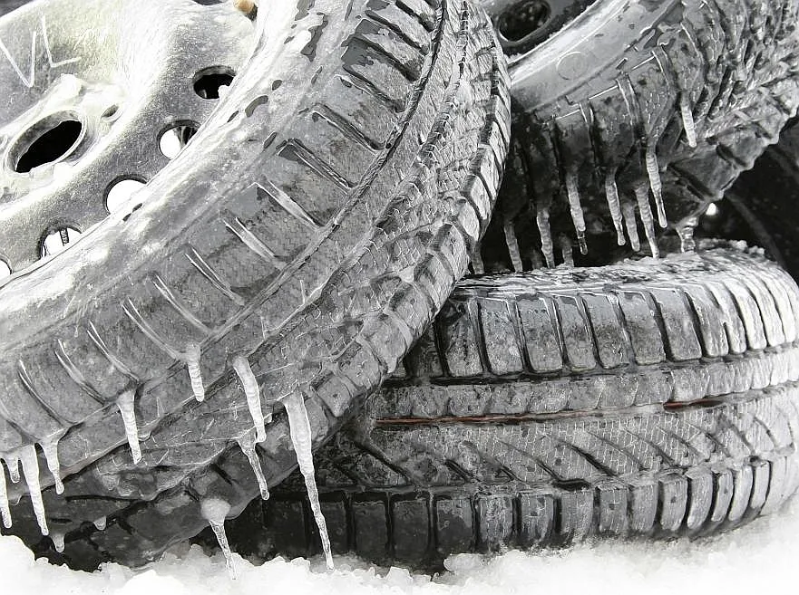 Koniec mitów o oponach! Oto kiedy zimówka jest lepsza od letniej