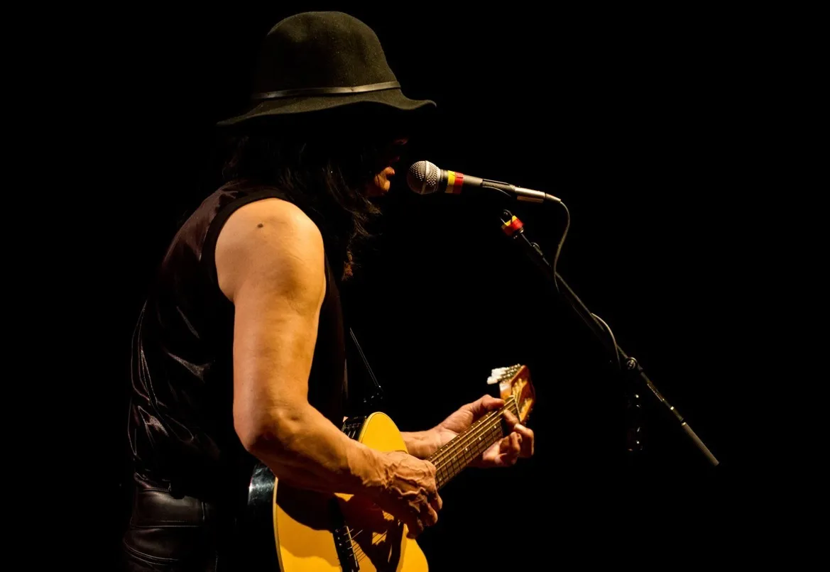 6105058-sixto-rodriguez.jpg