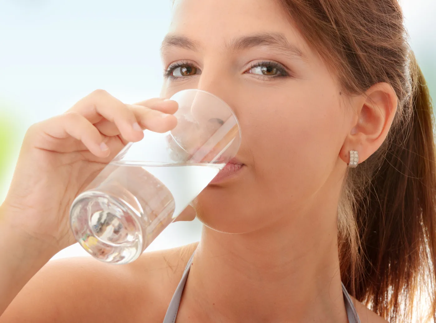 Zaskakujące zalety GORĄCEJ wody. Pij tylko taką