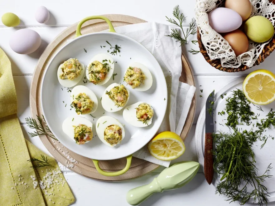 Proste i efektowne danie na wielkanocny stół: PRZEPIS na pyszne jajka faszerowane