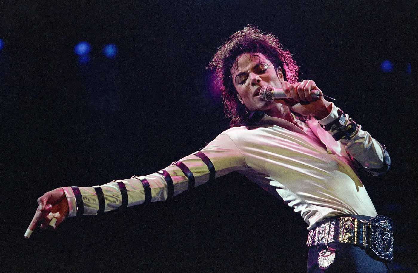 6164205-michael-jackson.jpg