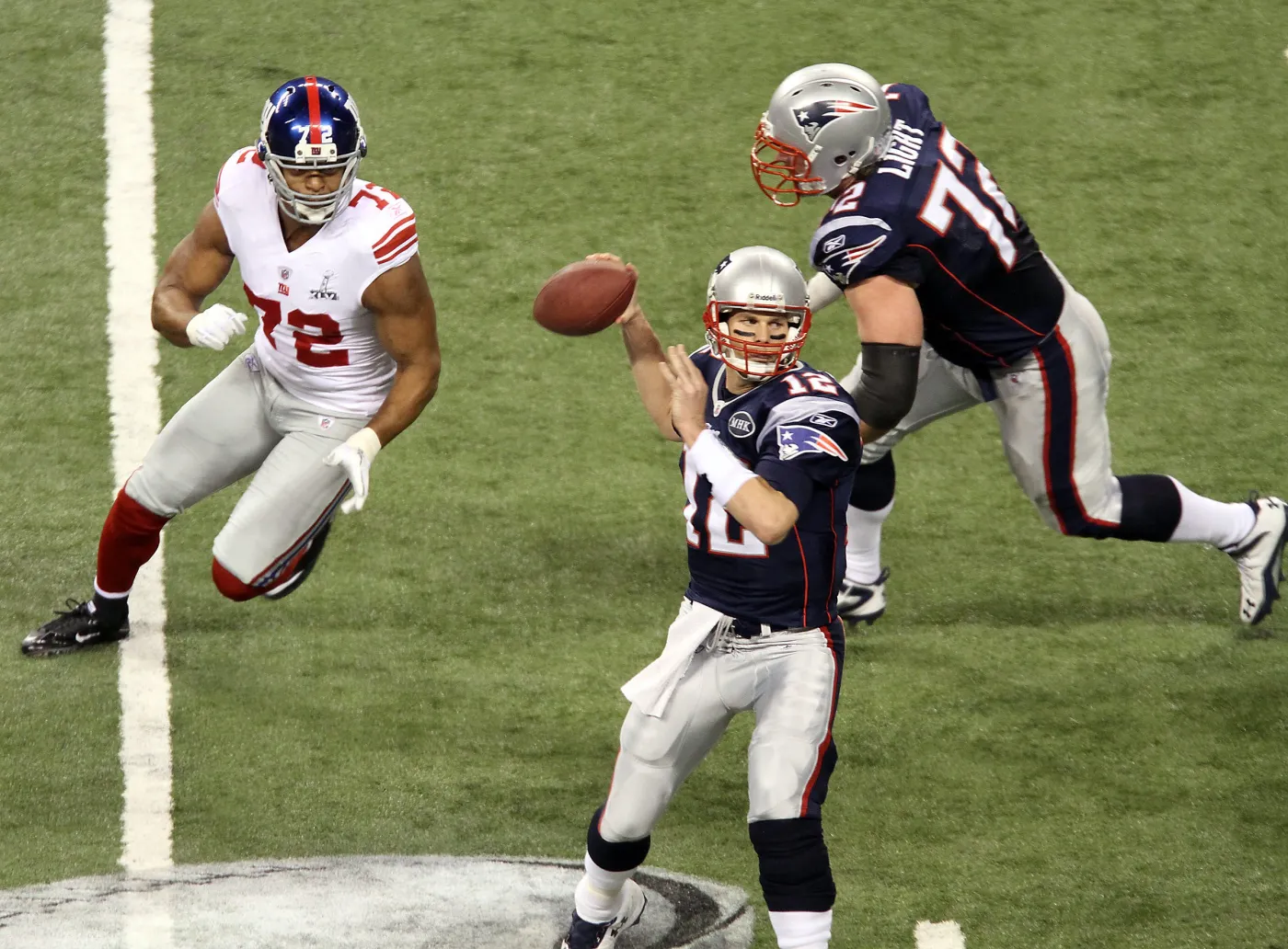 6173374-tom-brady-z-pilka.jpg