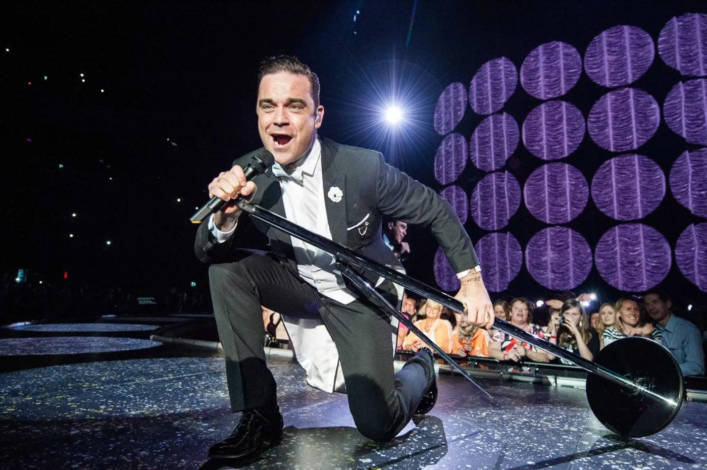 6240280-robbie-williams.jpg