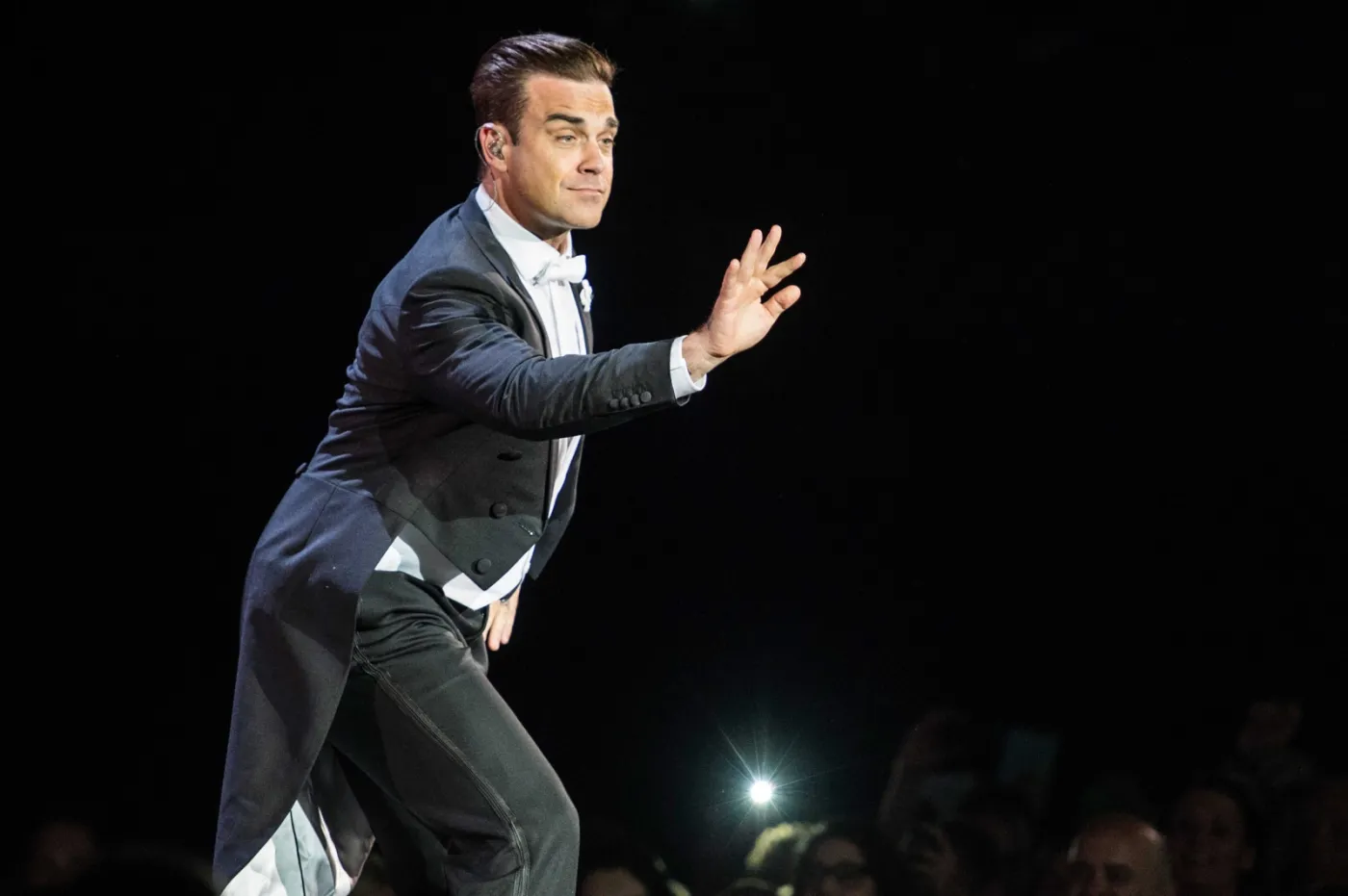 6240309-robbie-williams.jpg