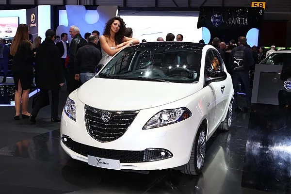 1931297-lancia-ypsilon-9.jpg