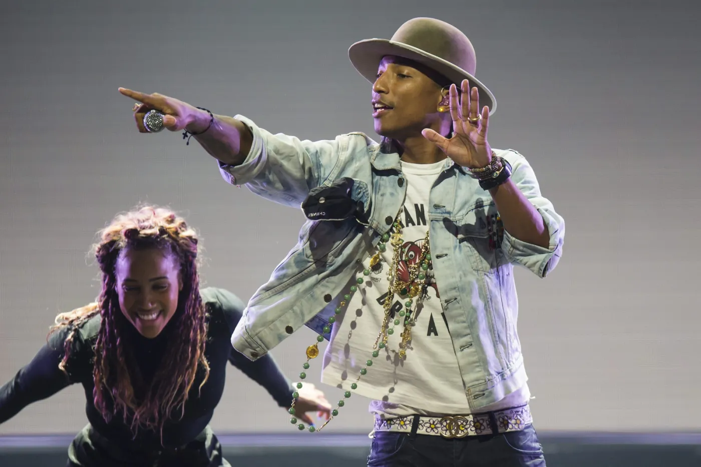 6558825-pharrell-williams.jpg