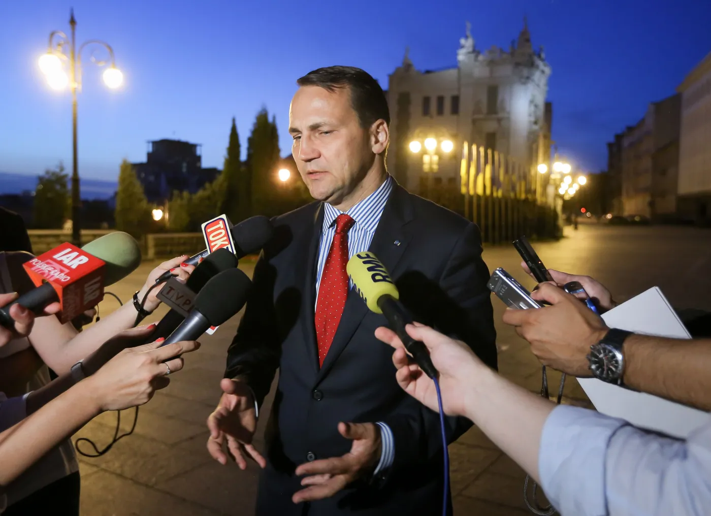 Kaczyński o Sikorskim: Bardzo nisko cenię jego intelekt. Nie sądzę, by taką politykę uprawiał nieświadomie