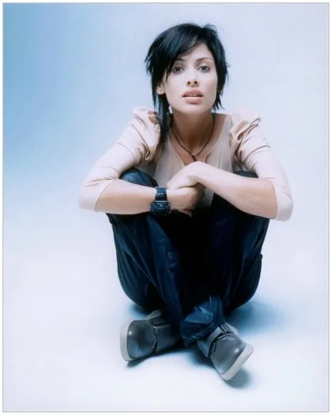 6608360-natalie-imbruglia.jpg
