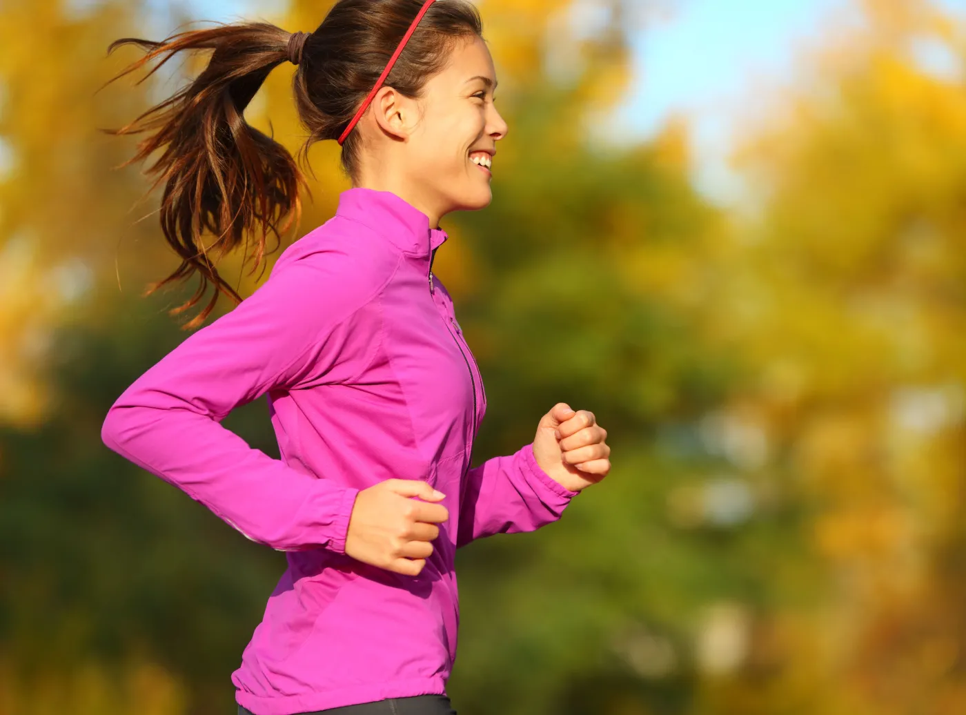 Kobieta biegnie