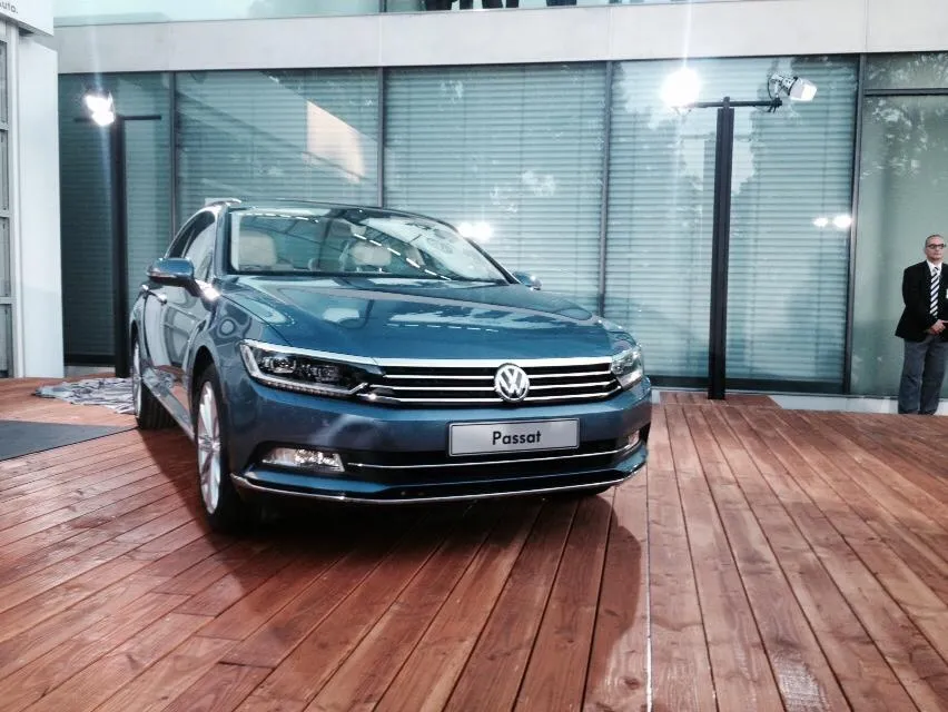 6536392-volkswagen-passat.jpg