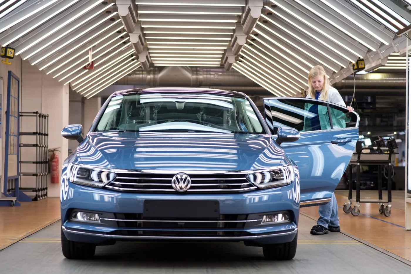 6799422-volkswagen-passat.jpg