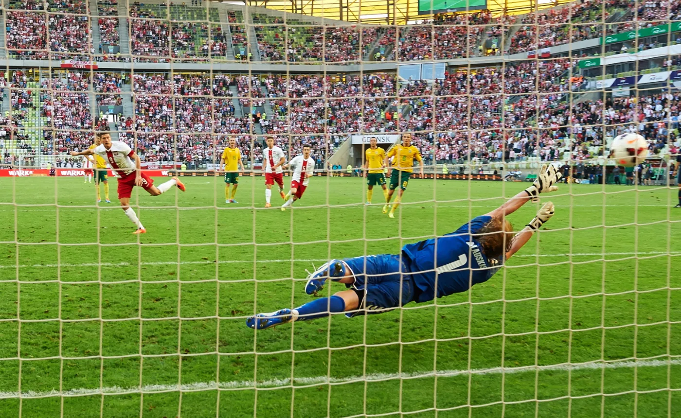 Mecz Polska - Litwa. Robert Lewandowski wykorzystał rzut karny