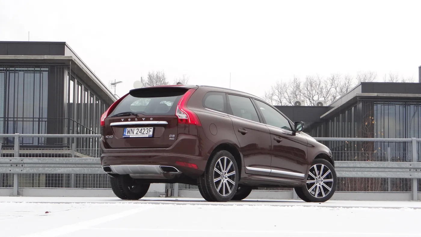 6451577-volvo-xc60-d5-awd.jpg