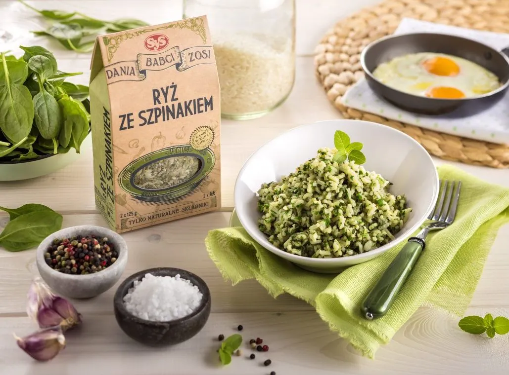 6483652-ryz-ze-szpinakiem.jpg