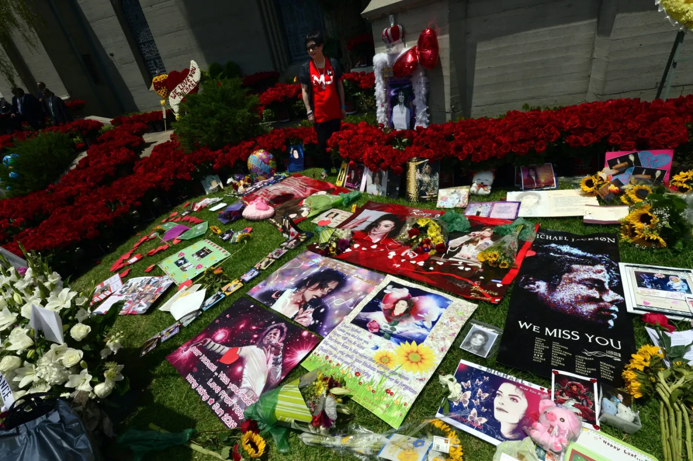 6486309-michael-jackson.jpg
