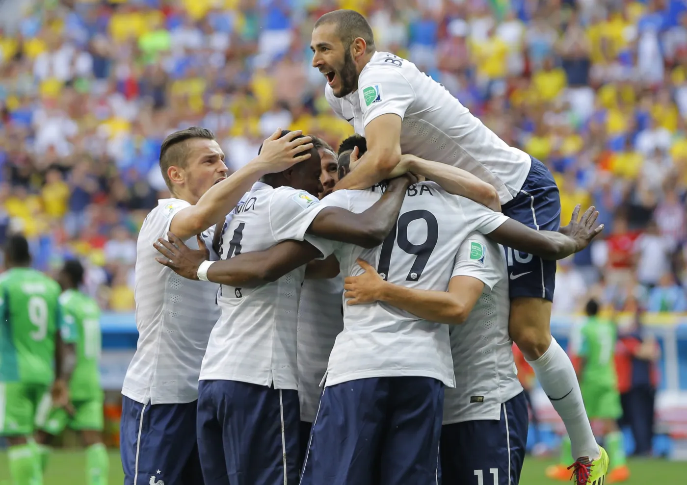 Błąd bramkarza i samobój zdecydowały o awansie Francji. WIDEO