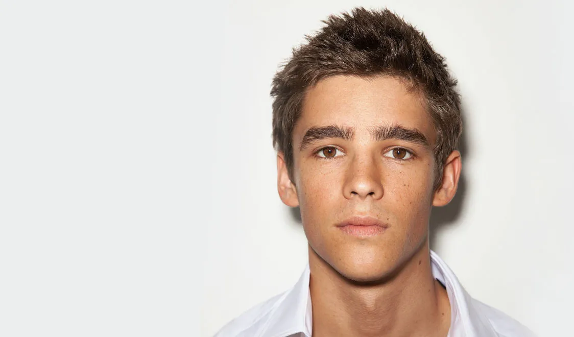 7016890-brenton-thwaites.jpg
