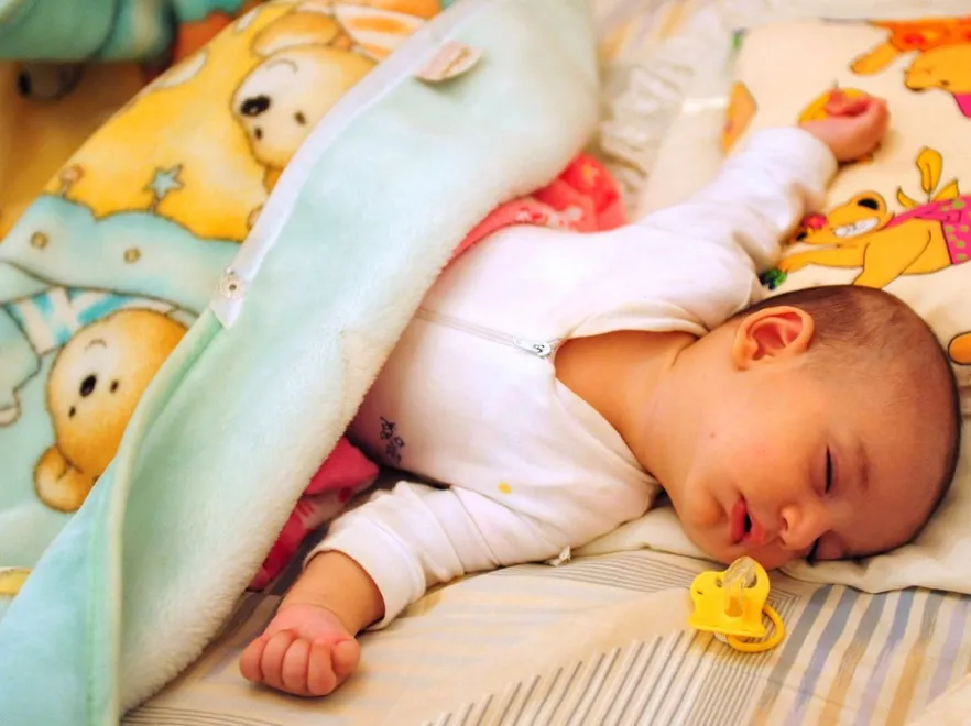 Nie kichaj na katar malucha! Oto, czym może się on skończyć