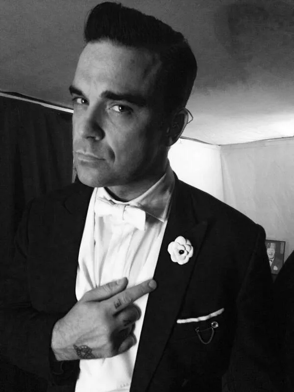 7136145-robbie-williams.jpg