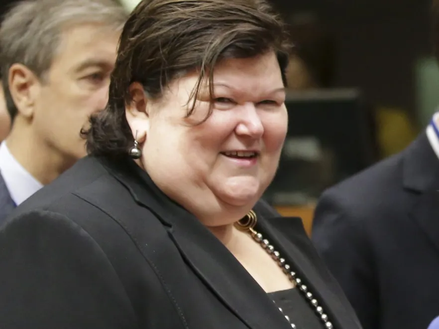 Belgijska minister zdrowia ignoruje krytykę i rośnie w... tuszę. FOTO