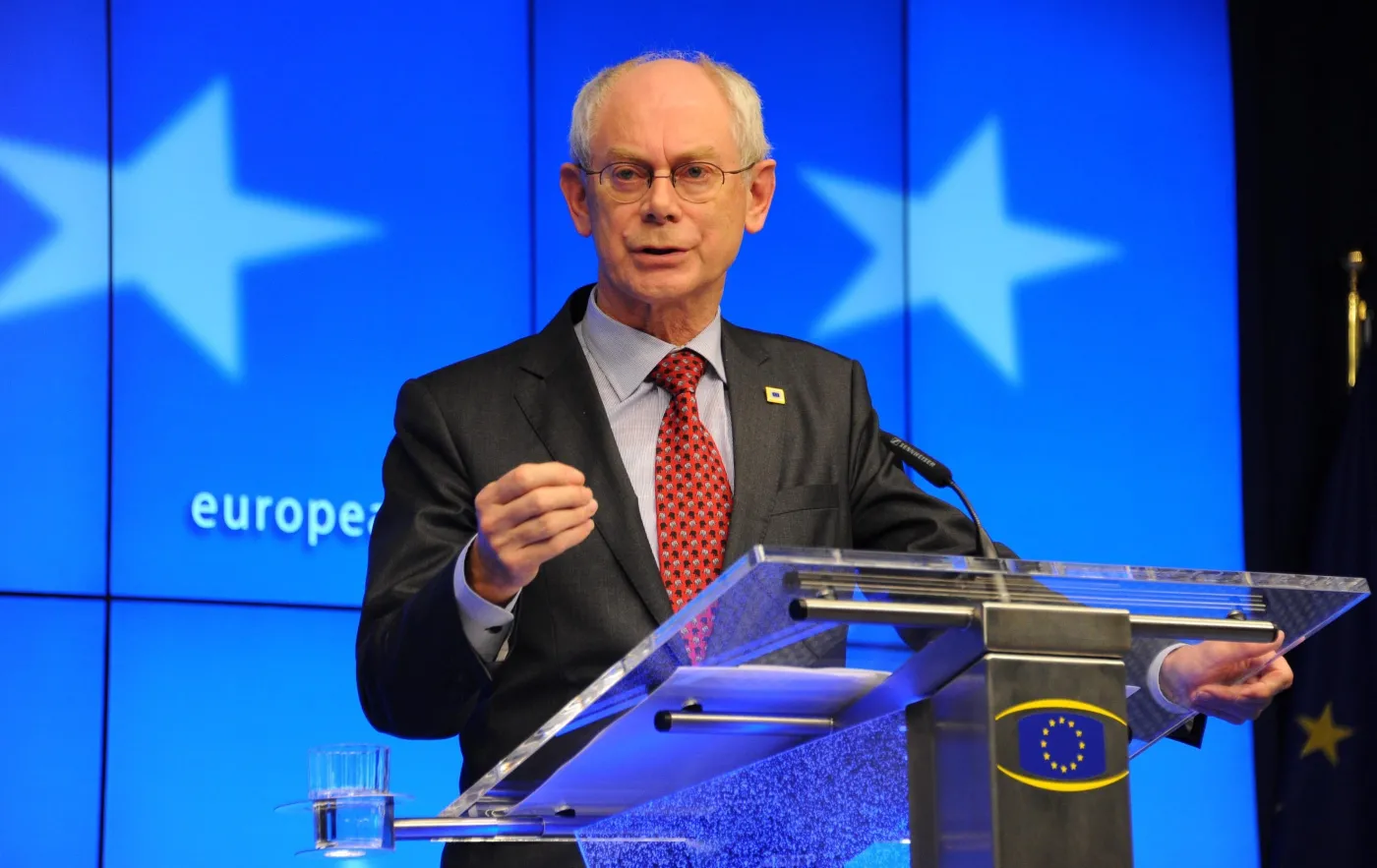 Kontrowersje wokół wysokiej odprawy dla Van Rompuy'a