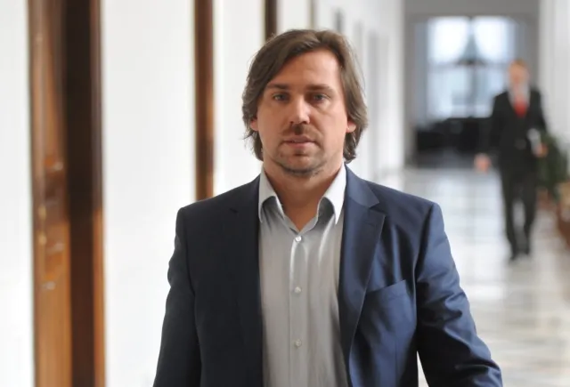 Agent Tomek pod ostrzałem. "Spektakularny finał podróbki Jamesa Bonda"