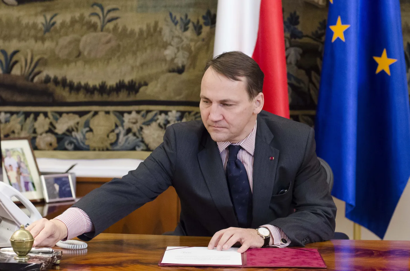 Kolejne kłopoty Sikorskiego. Wyprawił urodziny za pieniądze MON?