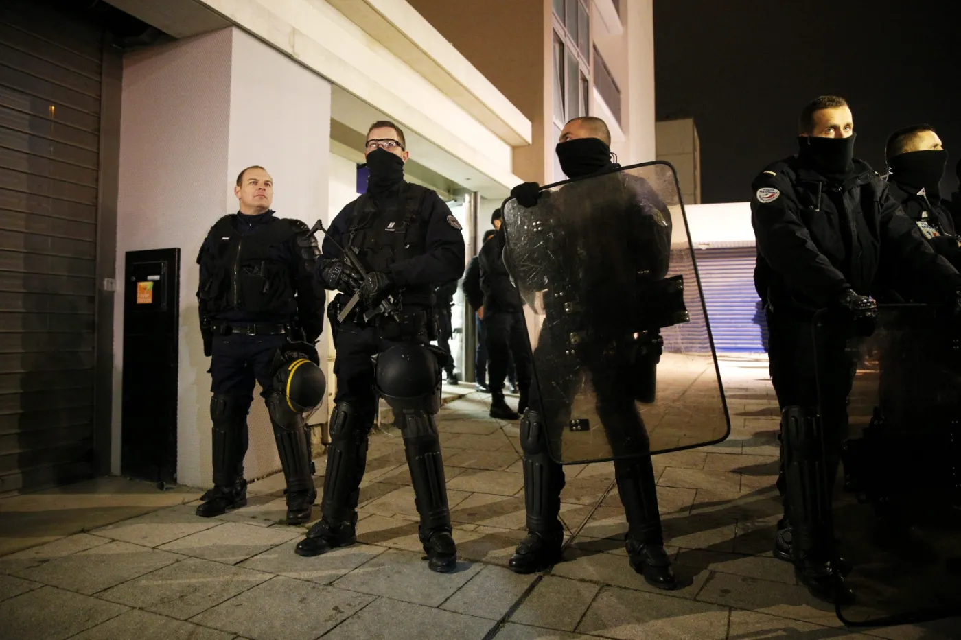 Zatrzymania w związku z zamachem w Paryżu. Nocna akcja służb