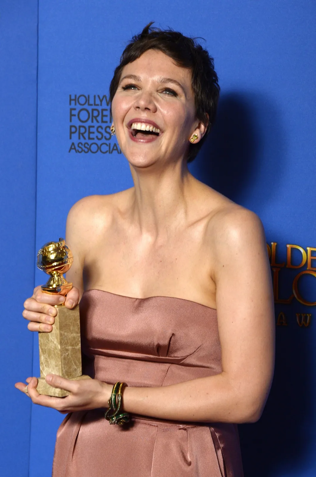 7287549-maggie-gyllenhaal.jpg