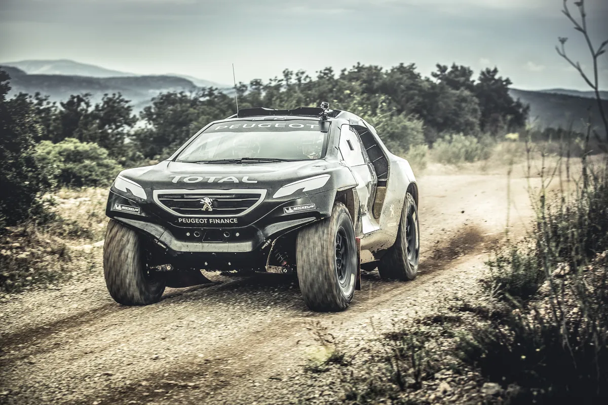 6846552-peugeot-2008-dkr.jpg