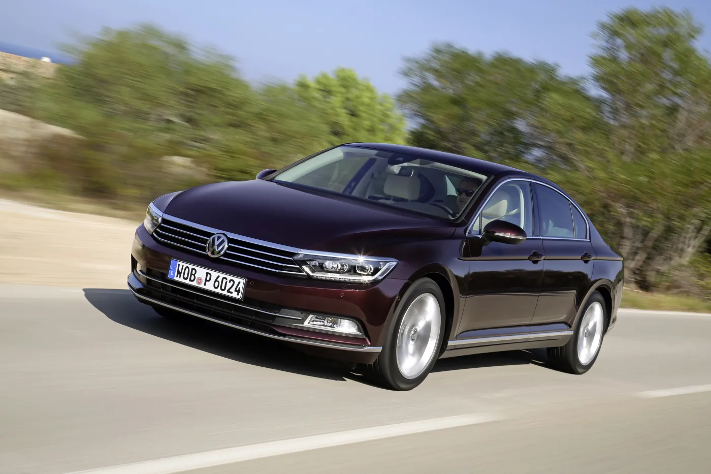 6975075-volkswagen-passat.jpg
