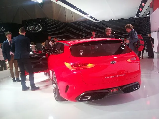 Kia stworzyła nowego pogromcę passata! Pierwsze ZDJĘCIA sportspace prosto z Genewy