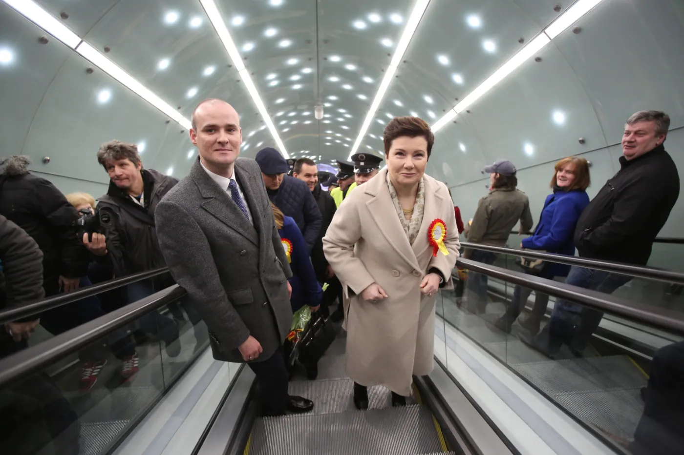 Tłum fotografów, sesja w wagonie. Gronkiewicz-Waltz otworzyła II linię metra