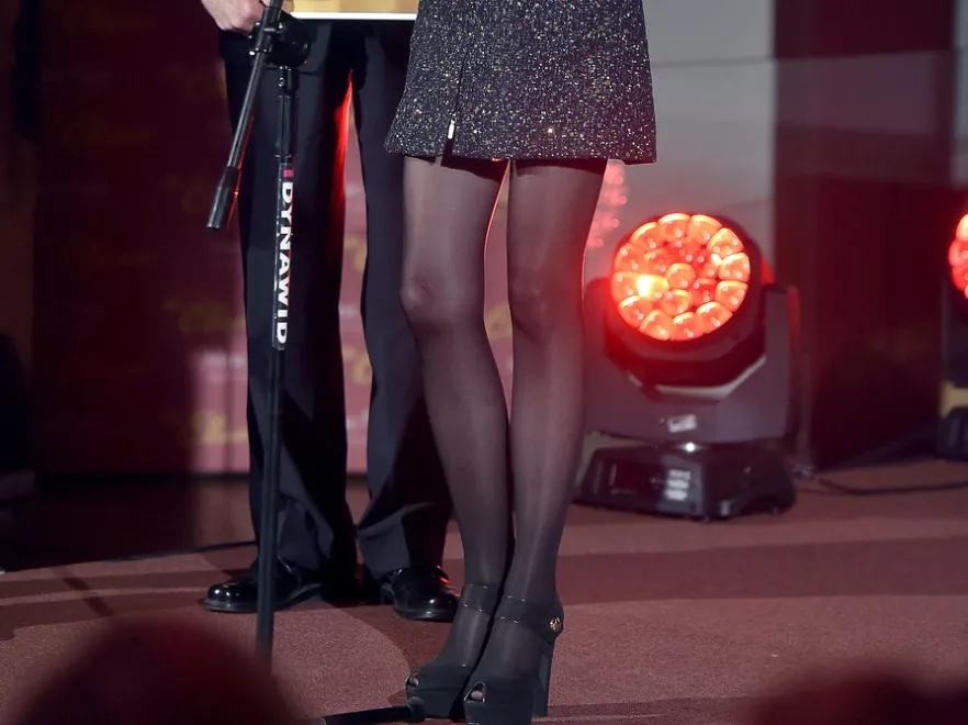 Lata lecą, materiału ubywa! Ekstremalna mini i superchude nogi Grażyny Kulczyk