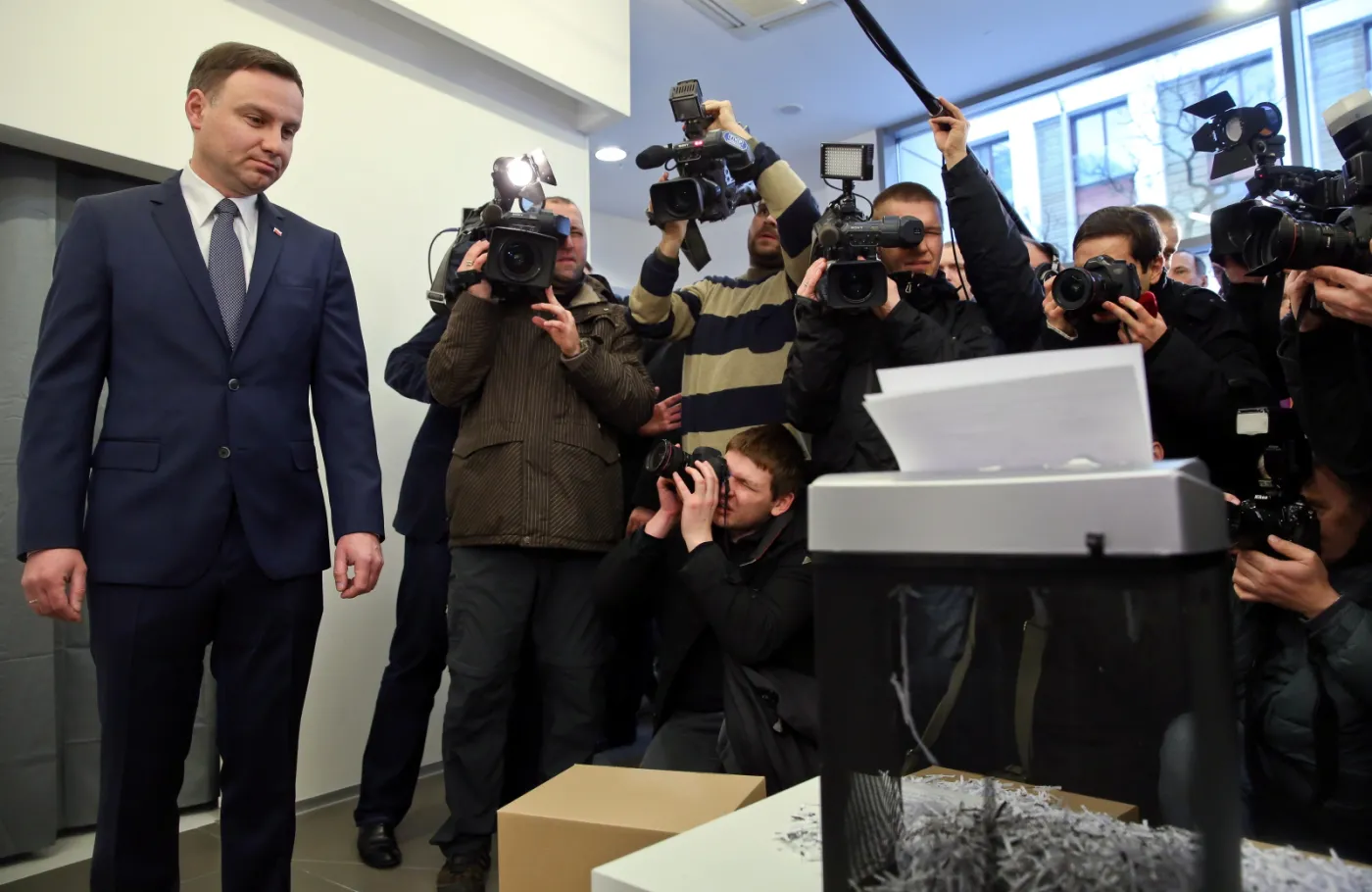 Ciupaga symbolem zgody? Sztab PiS bije w Komorowskiego. GALERIA