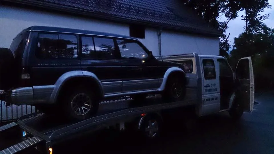 7584376-mitsubishi-pajero.jpg
