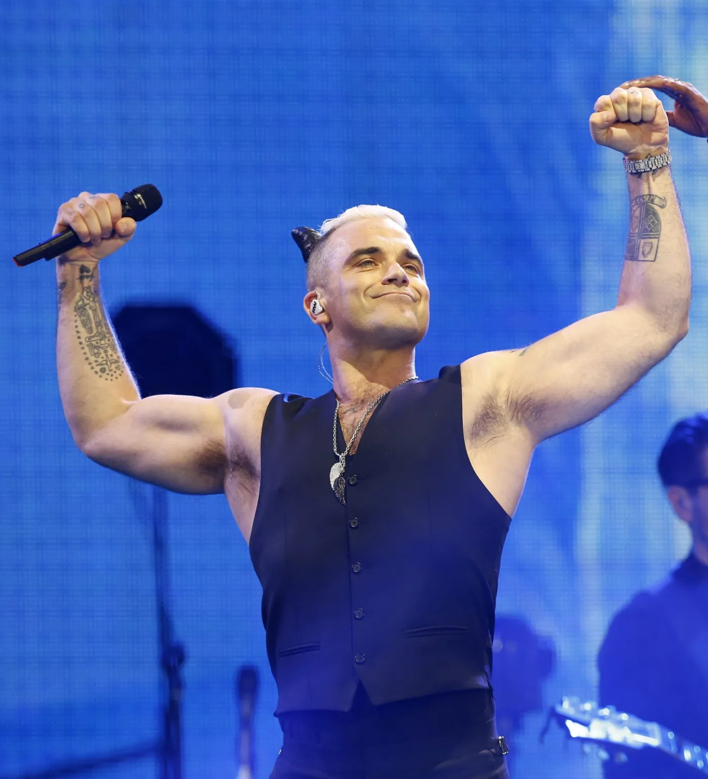 7585808-robbie-williams.jpg
